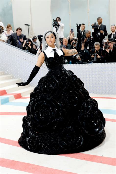 Met Gala 2024 Red Carpet Looks: See Every Celebrity Outfit and。